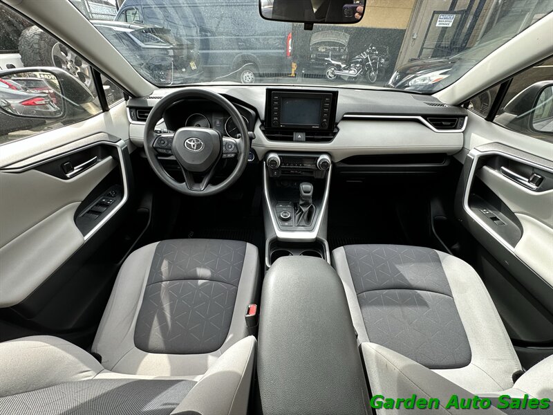 2020 Toyota RAV4 XLE - Photo 32