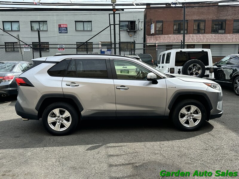 2020 Toyota RAV4 XLE - Photo 8