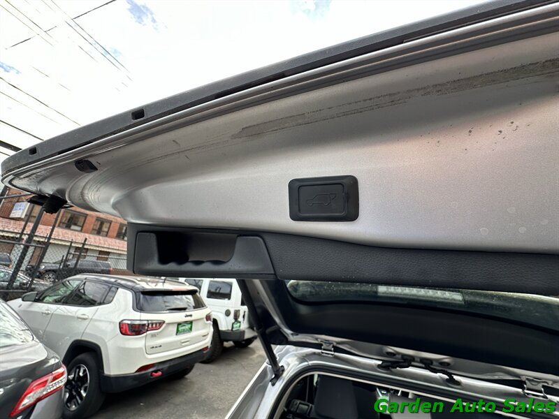 2020 Toyota RAV4 XLE - Photo 23