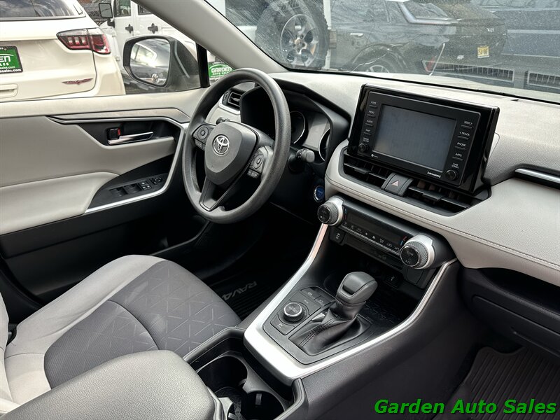 2020 Toyota RAV4 XLE - Photo 22