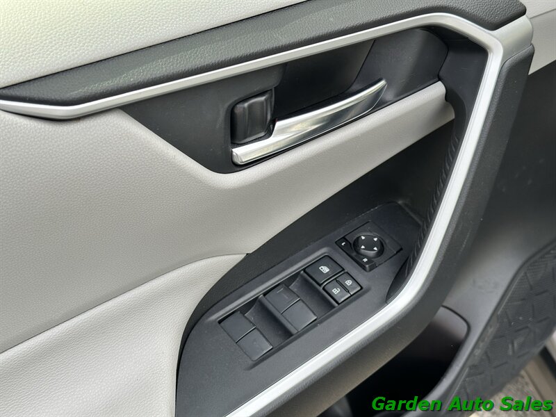 2020 Toyota RAV4 XLE - Photo 35
