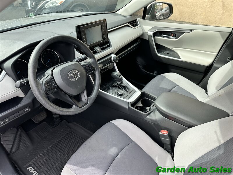 2020 Toyota RAV4 XLE - Photo 15