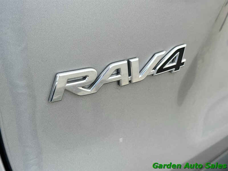 2020 Toyota RAV4 XLE - Photo 21