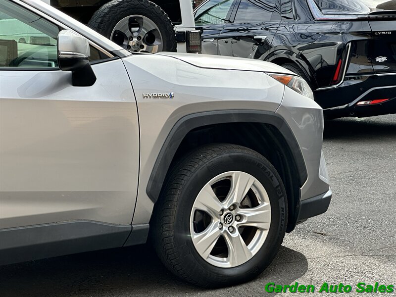 2020 Toyota RAV4 XLE - Photo 7