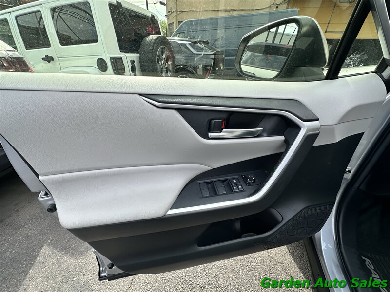2020 Toyota RAV4 XLE - Photo 13