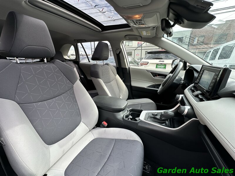 2020 Toyota RAV4 XLE - Photo 27