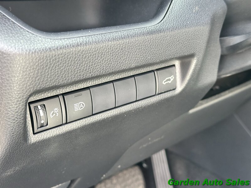 2020 Toyota RAV4 XLE - Photo 34