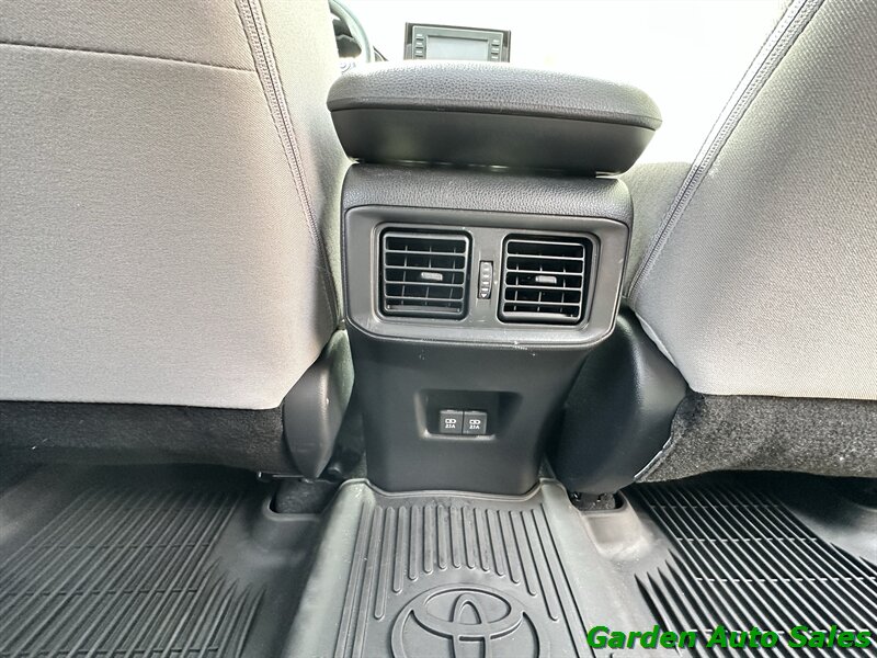 2020 Toyota RAV4 XLE - Photo 33