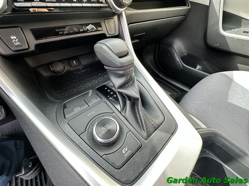 2020 Toyota RAV4 XLE - Photo 42