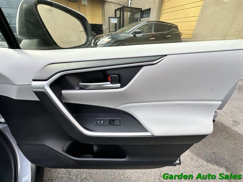 2020 Toyota RAV4 XLE - Photo 26