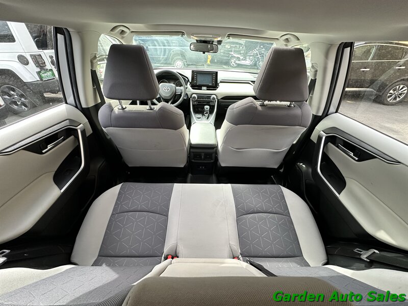 2020 Toyota RAV4 XLE - Photo 24