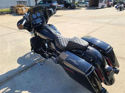 2015 Harley-Davidson® FLHXSE - CVO™ Street Glide®   - Photo 11 - Palm Bay, FL 32905