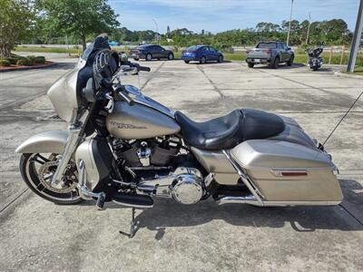 2018 Harley-Davidson® FLHX - Street Glide®   - Photo 5 - Palm Bay, FL 32905