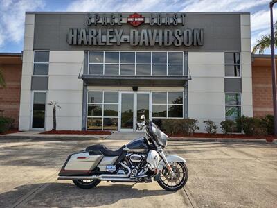 2019 Harley-Davidson® FLHXSE - CVO™ Street Glide®   - Photo 8 - Palm Bay, FL 32905