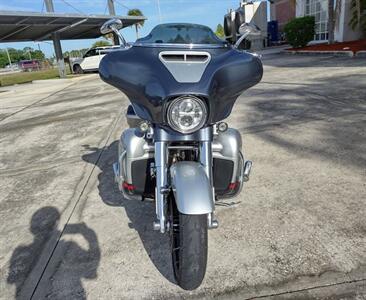 2019 Harley-Davidson® FLHXSE - CVO™ Street Glide®   - Photo 7 - Palm Bay, FL 32905