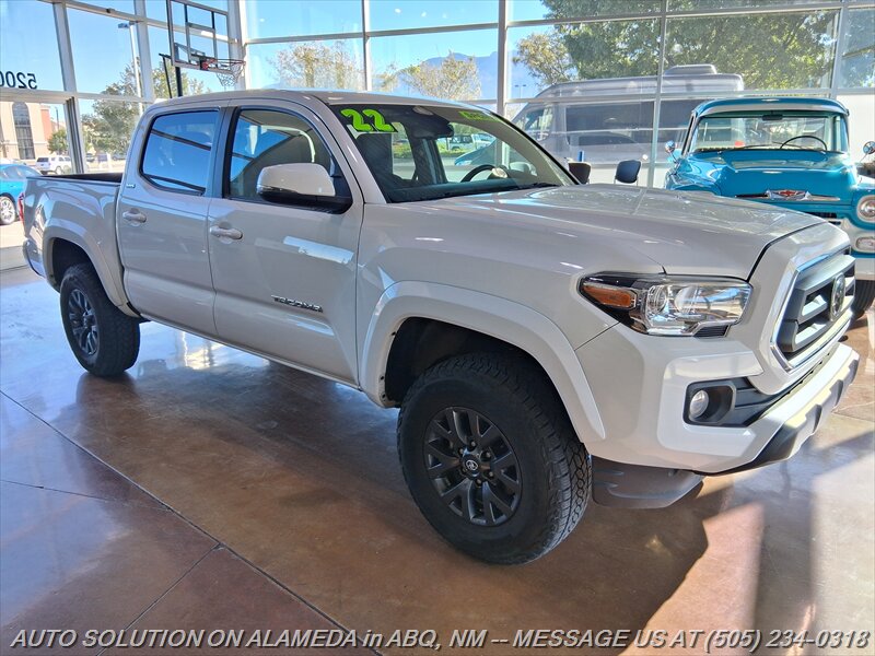 2022 Toyota Tacoma SR5 V6  