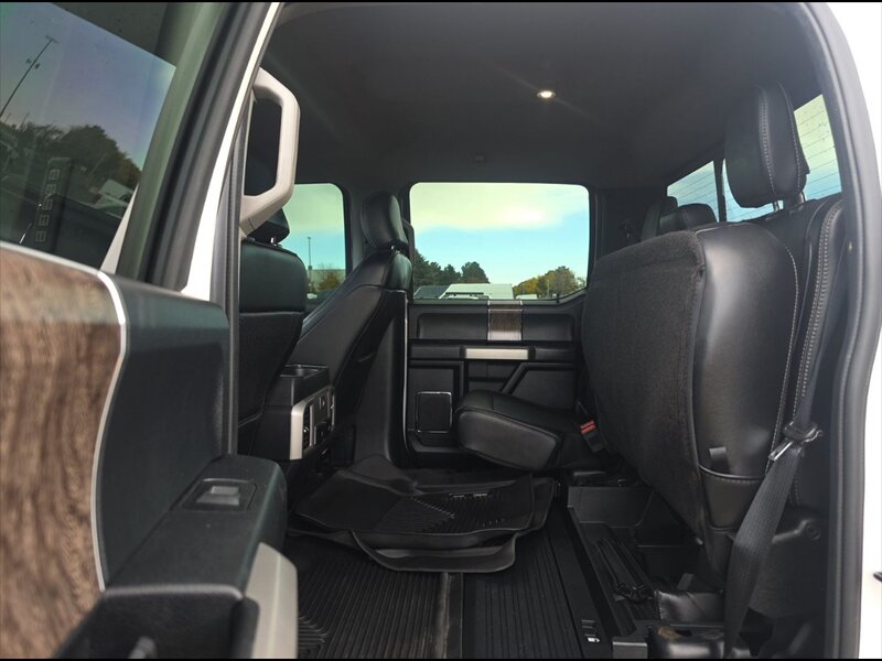 2019 Ford F-250 Super Duty Lariat   - Photo 11 - Albuquerque, NM 87113