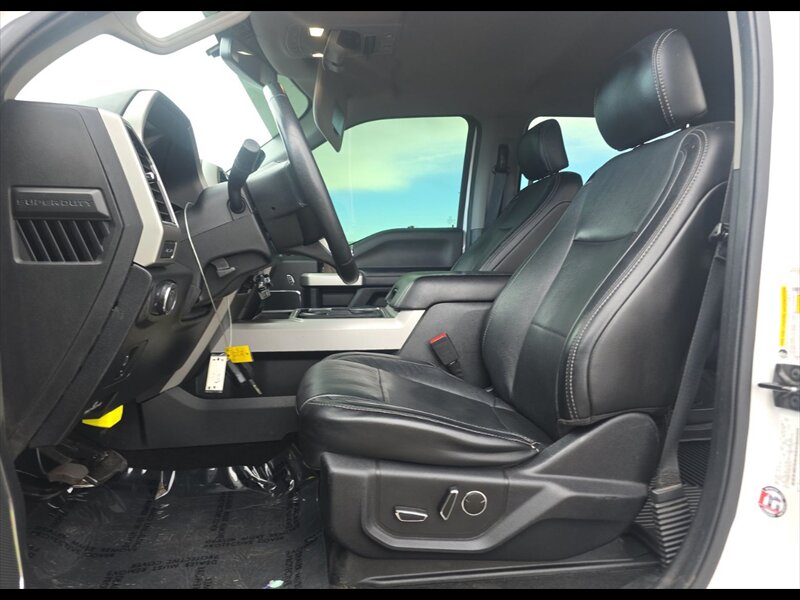 2019 Ford F-250 Super Duty Lariat   - Photo 8 - Albuquerque, NM 87113