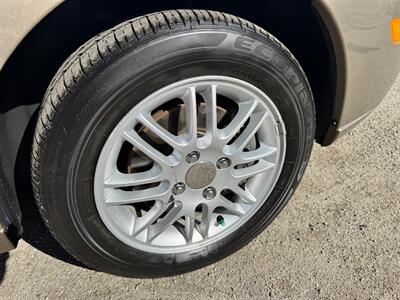 2005 Ford Focus ZX4 S   - Photo 9 - Santa Cruz, CA 95060