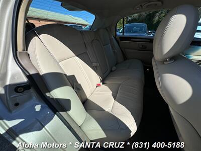 2005 Lincoln Town Car Signature Limited   - Photo 16 - Santa Cruz, CA 95060