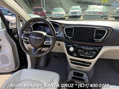 2018 Chrysler Pacifica Touring L Plus   - Photo 11 - Santa Cruz, CA 95060