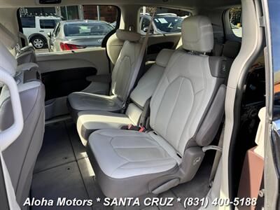 2018 Chrysler Pacifica Touring L Plus   - Photo 13 - Santa Cruz, CA 95060