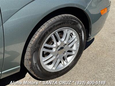 2006 Ford Focus ZX4 S - Photo 9 - Santa Cruz, CA 95060