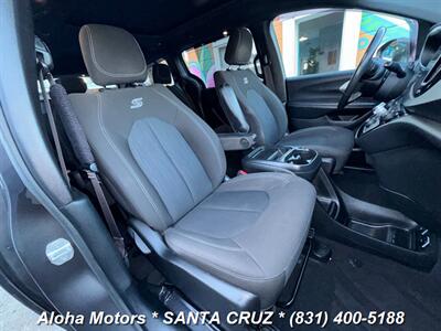 2020 Chrysler Pacifica Touring   - Photo 18 - Santa Cruz, CA 95060