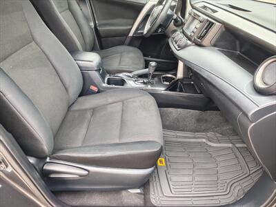 2017 Toyota RAV4 LE - Photo 14 - Woodstock, GA 30188