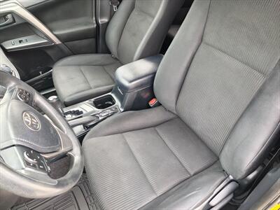 2017 Toyota RAV4 LE - Photo 12 - Woodstock, GA 30188