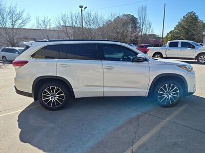 2018 Toyota Highlander SE   - Photo 4 - Woodstock, GA 30188