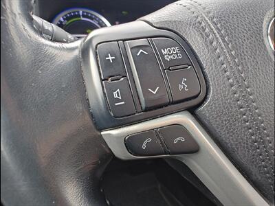 2017 Toyota Highlander Hybrid Limited   - Photo 29 - Woodstock, GA 30188