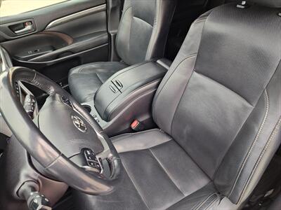 2017 Toyota Highlander Hybrid Limited   - Photo 13 - Woodstock, GA 30188