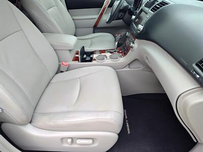 2012 Toyota Highlander Limited   - Photo 15 - Woodstock, GA 30188