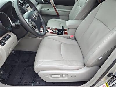 2012 Toyota Highlander Limited   - Photo 12 - Woodstock, GA 30188