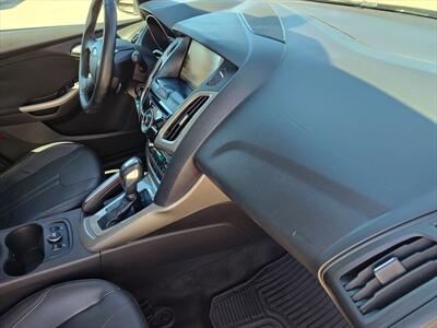 2012 Ford Focus SEL   - Photo 13 - Woodstock, GA 30188