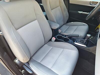 2015 Toyota Corolla LE   - Photo 15 - Woodstock, GA 30188