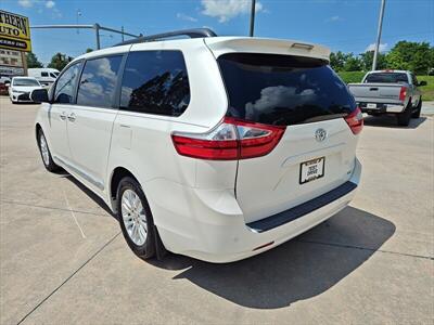 2017 Toyota Sienna XLE 8 Passenger   - Photo 7 - Woodstock, GA 30188