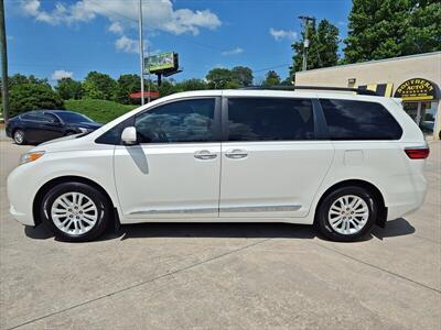 2017 Toyota Sienna XLE 8 Passenger   - Photo 8 - Woodstock, GA 30188