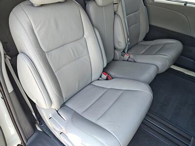 2017 Toyota Sienna XLE 8 Passenger   - Photo 16 - Woodstock, GA 30188
