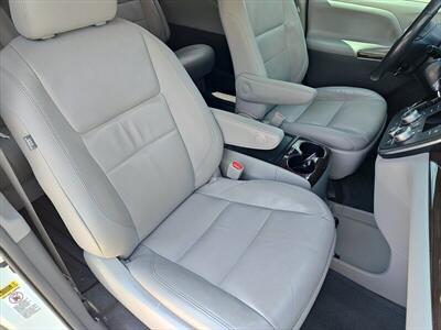 2017 Toyota Sienna XLE 8 Passenger   - Photo 15 - Woodstock, GA 30188