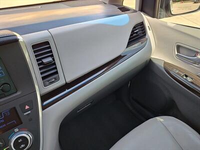 2017 Toyota Sienna XLE 8 Passenger   - Photo 21 - Woodstock, GA 30188