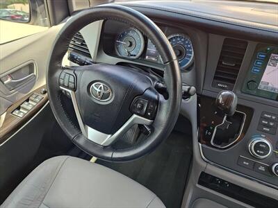 2017 Toyota Sienna XLE 8 Passenger   - Photo 19 - Woodstock, GA 30188