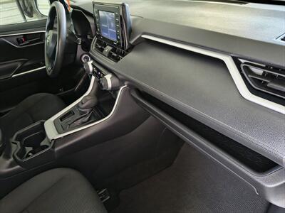 2020 Toyota RAV4 LE - Photo 13 - Woodstock, GA 30188