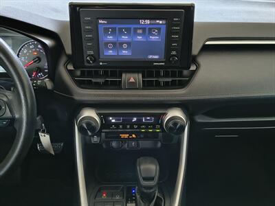 2020 Toyota RAV4 LE - Photo 17 - Woodstock, GA 30188