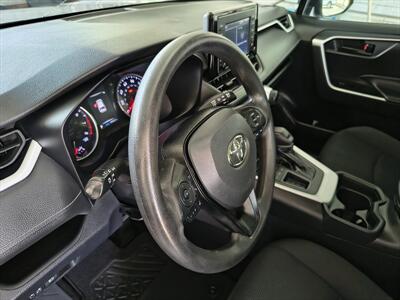 2020 Toyota RAV4 LE - Photo 11 - Woodstock, GA 30188