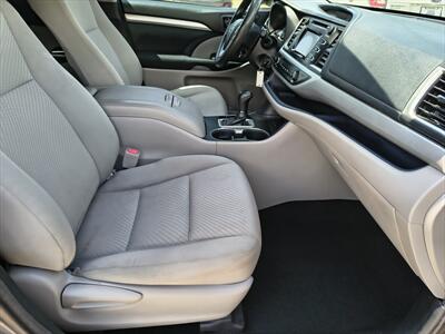 2018 Toyota Highlander LE   - Photo 12 - Woodstock, GA 30188