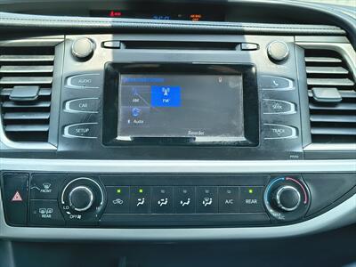 2018 Toyota Highlander LE   - Photo 19 - Woodstock, GA 30188