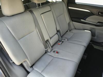 2018 Toyota Highlander LE   - Photo 13 - Woodstock, GA 30188