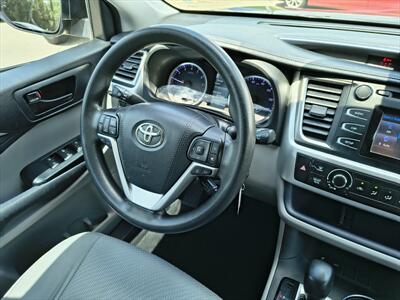 2018 Toyota Highlander LE   - Photo 16 - Woodstock, GA 30188